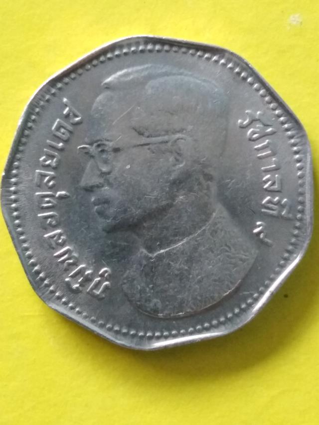 เหรียญที่ระลึกสะสม​ครุฑ​5บาท​9เหลี่ยม​ปี2515 2