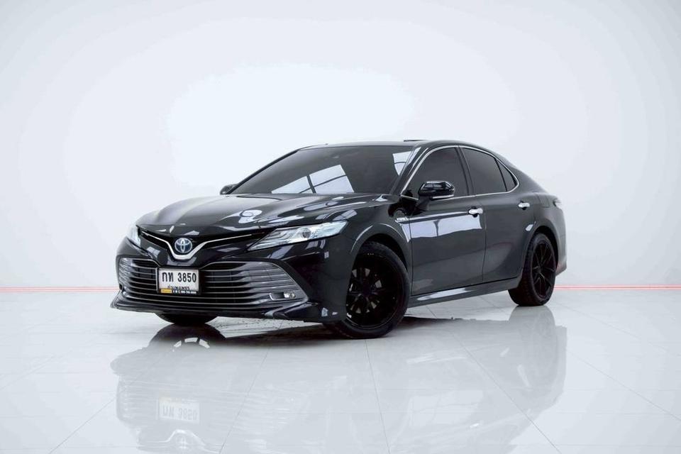 TOYOTA CAMRY 2.5 HV PREMIUM AT 2019สีดำล้อดำ ทรงหล่อ ไมล์ 229,000 มือเดียว