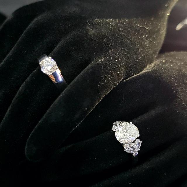 ปุอามี่ คัดสรรค์เองอย่างใส่ใจ สินค้ามีคุณภาพ ทุกชิ้น พร้อมใบรับรอง ต้องปุอามี่