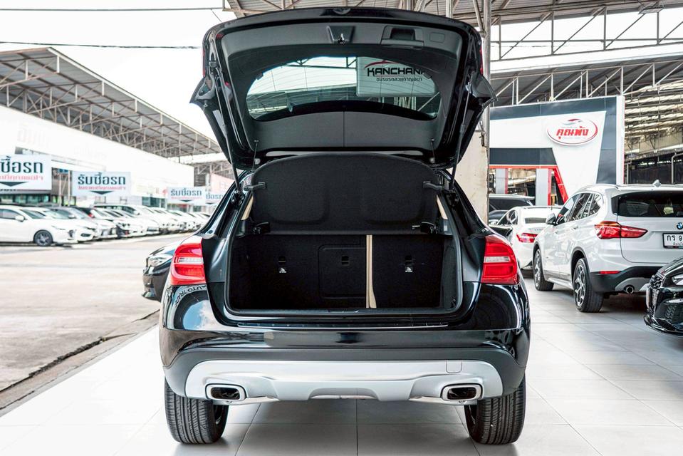 รหัสรถ NP5565 BENZ GLA200 URBAN ปีรถ : 2017 9