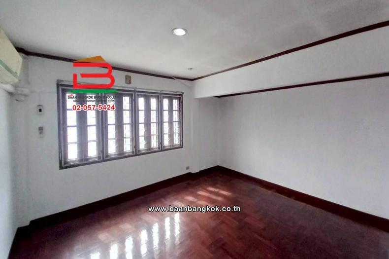 บ้านเดี่ยว เนื้อที่ 105 ตร.ว. หมู่บ้านอยู่เย็น 2 (ซอยรามอินทรา 34 แยก 15) ถนนรามอินทรา แขวงท่าแร้ง เขตบางเขน 9