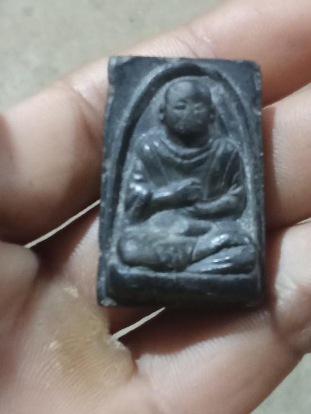 รายละเอียด   พระเนื้อผงดำ พระสมเด็จพุฒาจารย์โต พรมรังษี วัดระฆัง ด้านหลัง รัชกาลที่5 สลัก จ.ป.ร 113 ปี2411 แท้หายากครับ 3