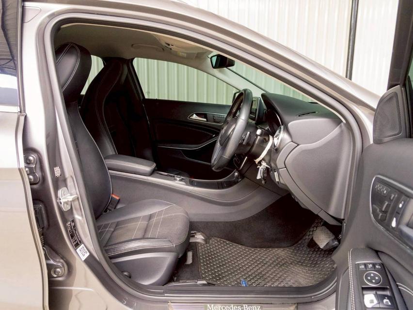 ขาย Benz Gla200 1.6Urban ปี14 13
