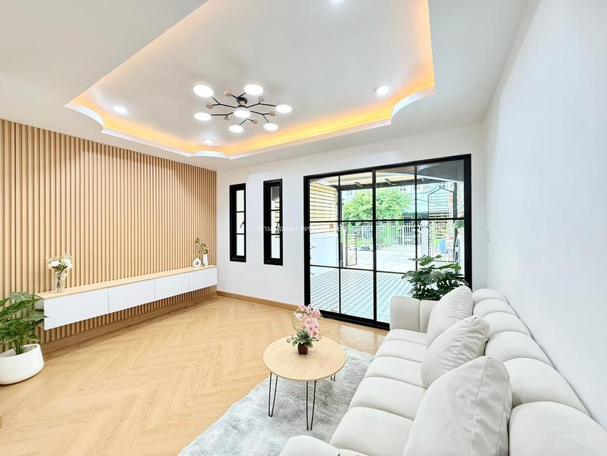หมู่บ้านรุ่งนภา ร่มเกล้า 16 4