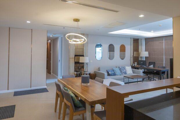 Modern unit with Panoramic River View .Comfort and Convenience near Krung Thon Buri Station 2