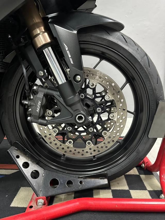 ออกรถ 0 บาท CBR650R เลขไมล์หลักพ้นกิโล 13