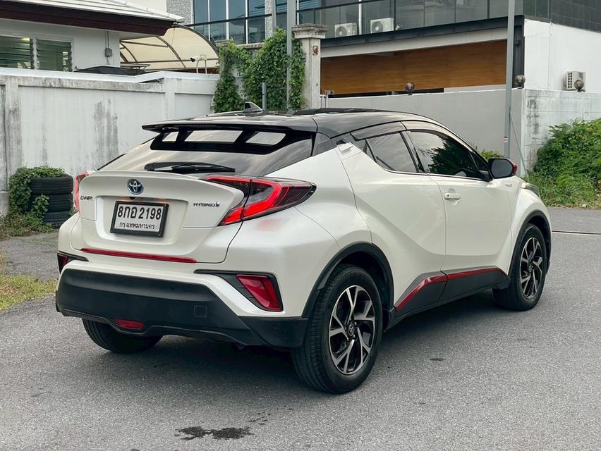 Toyota C-HR Hybrid 1.8 Hi HV Top ปี 2022 (Y22 Wagon 4dr CVT FWD)สีขาวมุก | เกียร์ออโต้ | เครื่องยนต์ไฮบริดสุดประหยัด