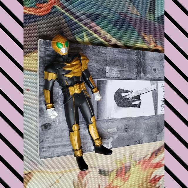 ไม่ใช่บทกวี เพียงการปลอมแปลงที่พอจะมีฝีมืออยู่บ้าง : วิวัฒน์ เลิศวิวัฒน์วงศา (กวีนิพนธ์)