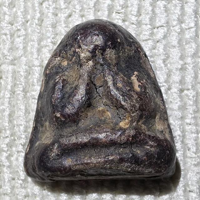 พระปิดตาหลวงพ่อแก้ว วัดเครือวัลย์ เนื้อผงคลุกรัก