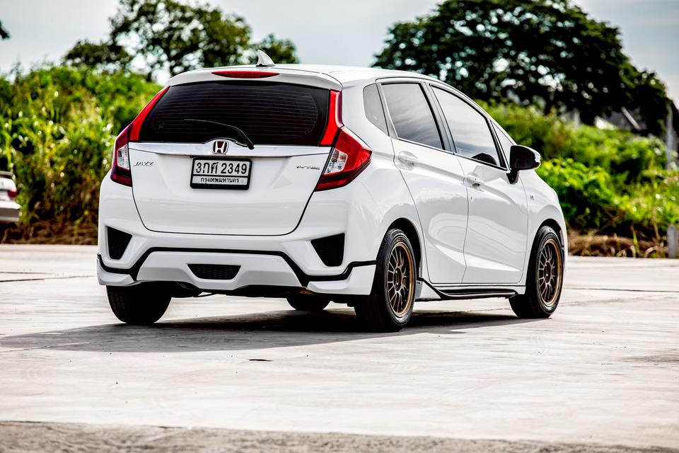 Honda Jazz 1.5 SV ปี 2014 สีขาว มือเดียวป้ายแดง  6