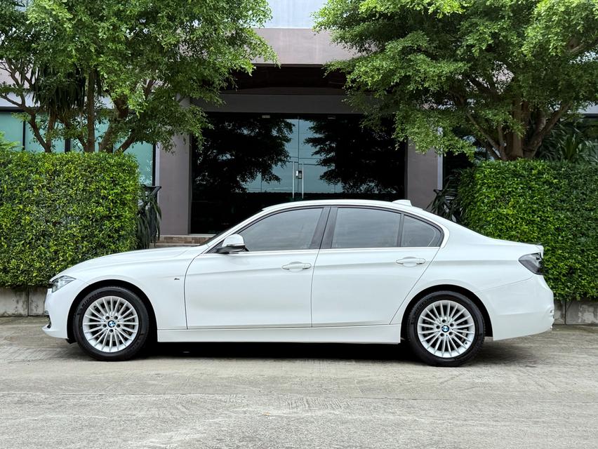 2018 BMW 320D F30 LCI รถมือเดียวออกป้ายแดง วิ่งน้อยเพียง 54,000 กม สภาพเหมือนรถใหม่ รถไม่เคยมีอุบัติเหตุครับ 5