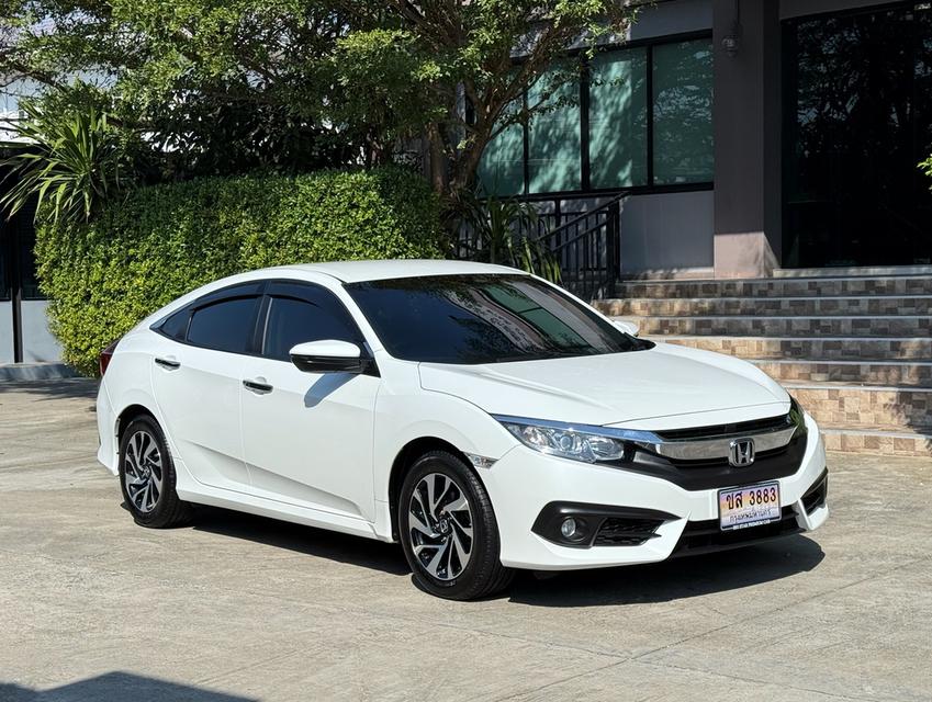 2017 HONDA CIVIC FC 1.8 EL รถมือเดียวออกป้ายแดง รถวิ่งน้อย เข้าศูนย์ทุกระยะ ไม่เคยมีอุบัติเหตุครับ