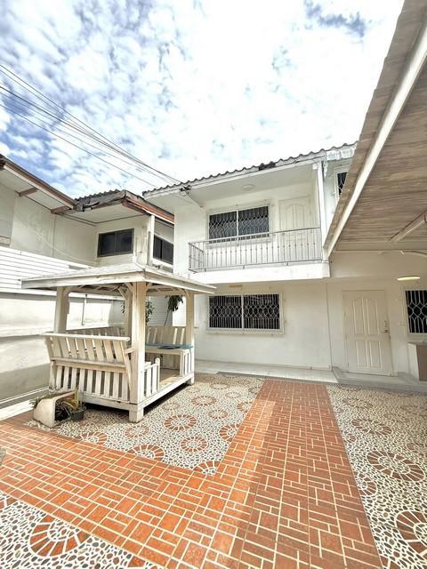 ให้เช่าบ้านเดี่ยว 2 ชั้น 42 ตรว. 3 ห้องนอน ซอยลาดพร้าว 132 (ทะลุลาดพร้าว 130 และรามคำแหง 81 ได้) ใกล้ BTS ลาดพร้าว 101 1