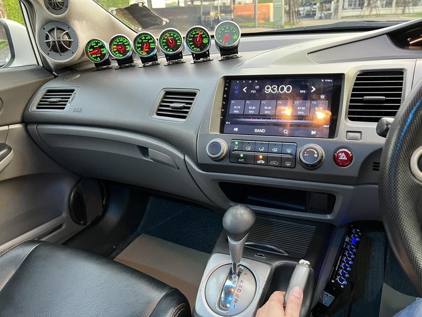 2011 Honda Civic FD ออโต้ สีขาวภายในดำหายาก รถสวยมาก รูปที่ 11