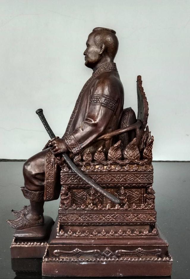 564.พระบรมรูปหล่อในหลวงรัชกาลที่ 3 พระบาทสมเด็จพระปรมาธิวรเสรฐมหาเจษฎาบดินทรฯ พระนั่งเกล้าเจ้าอยู่หัว ทรงประทับบนพระที่นั่งราชยานพุดตานทอง 5