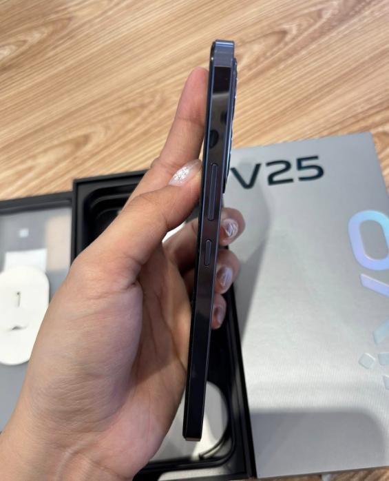 ขาย Vivo V25 สภาพใหม่ๆ 3