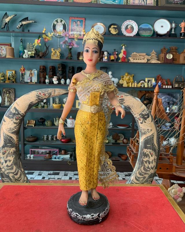 รูปปั้นงานไม้เก่า เนื้อเรซิน