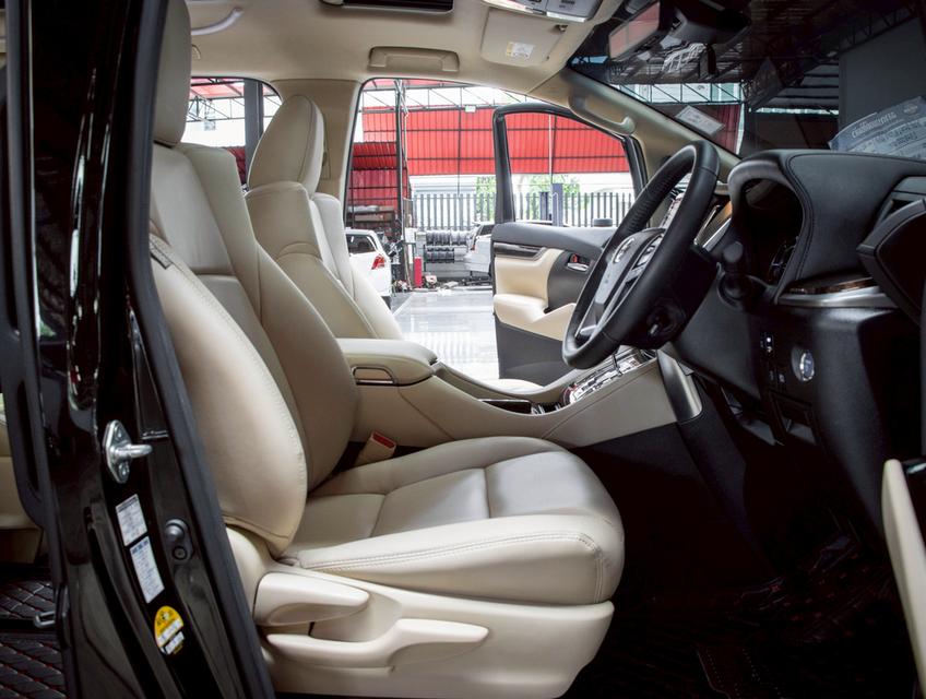 TOYOTA Alphard 2.5 HV 4wd ปี 2022 รถใช้น้อยมา วิ่ง 50,000 กม แท้ๆ รถเดิมๆทุกชิ้น 13
