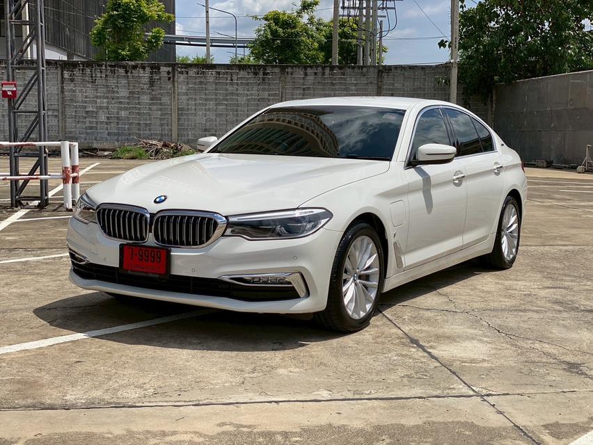 รหัสรถ PBG9999 BMW530e Luxury 2018 สีขาว