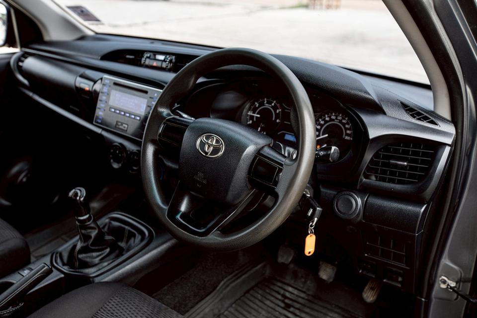 TOYOTA HILUX REVO 2.8 J PLUS STANDARD CAB สีเทา  ปี 2018  13