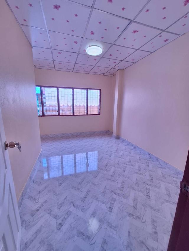 ขายถูก ทาวน์เฮ้าส์ 2 ชั้น ชุมชนประชาสำราญ หนองจอก รีโนเวทใหม่หมดทั้งหลัง 10