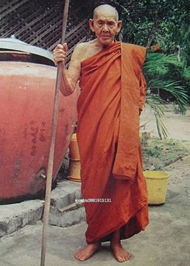 หลวงพ่อทวดหลังเตารีด หลวงพ่อแดง วัดศรีมหาโพธิ์ จ.ปัตตานี ปี2539 6