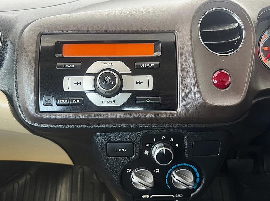 Honda Brio 1.2V เบนซิน เกียร์ออโต้  ปี2012 15