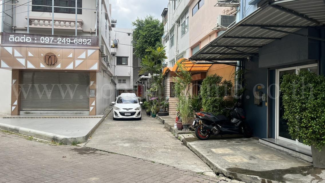 อาคารพาณิชย์ 2 คูหา ซอยแจ้งวัฒนะ 1 ทำเลดี พร้อมผู้เช่าออฟฟิศ 3