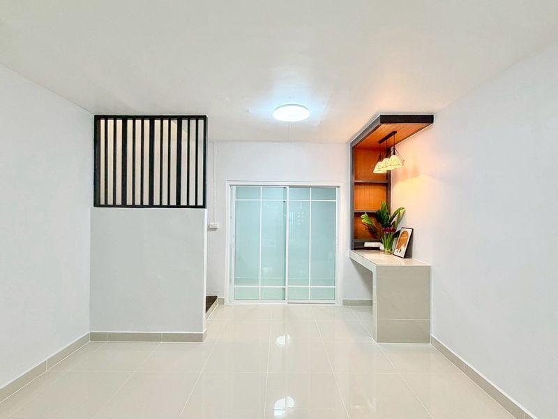 หมู่บ้านพฤกษา3 ถนนวัดลาดปลาดุก บางบัวทองทาวน์เฮาส์ 2 ชั้น ตกแต่งใหม่พร้อมอยู่ มีระเบียงด้านหน้า 7