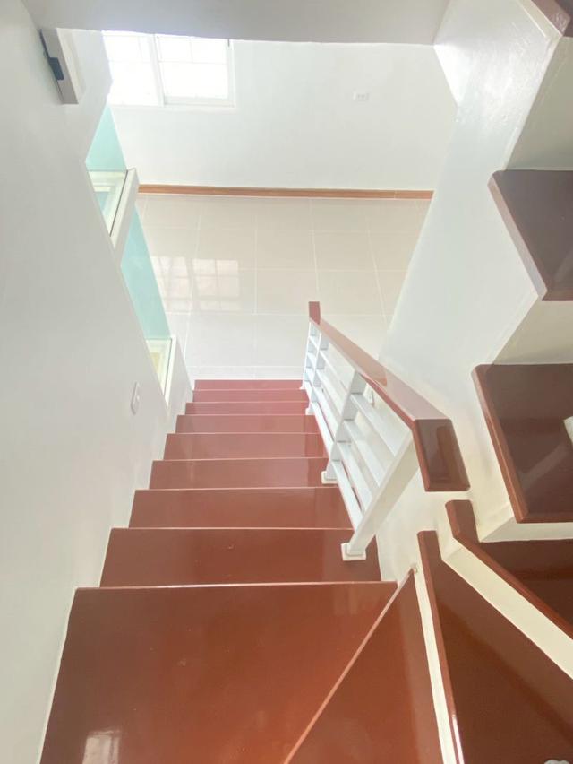 ขายทาวน์เฮาส์ 2 ชั้น เนื้อที่ 27.1 ตร.วา หลังมุม หมู่บ้านเดอะโกลเด้น ทาวน์ อ่อนนุช-พัฒนาการ ซ.7/4 ซอยอ่อนนุช 65 แขวงประเวศ เขตประเวศ กร 16