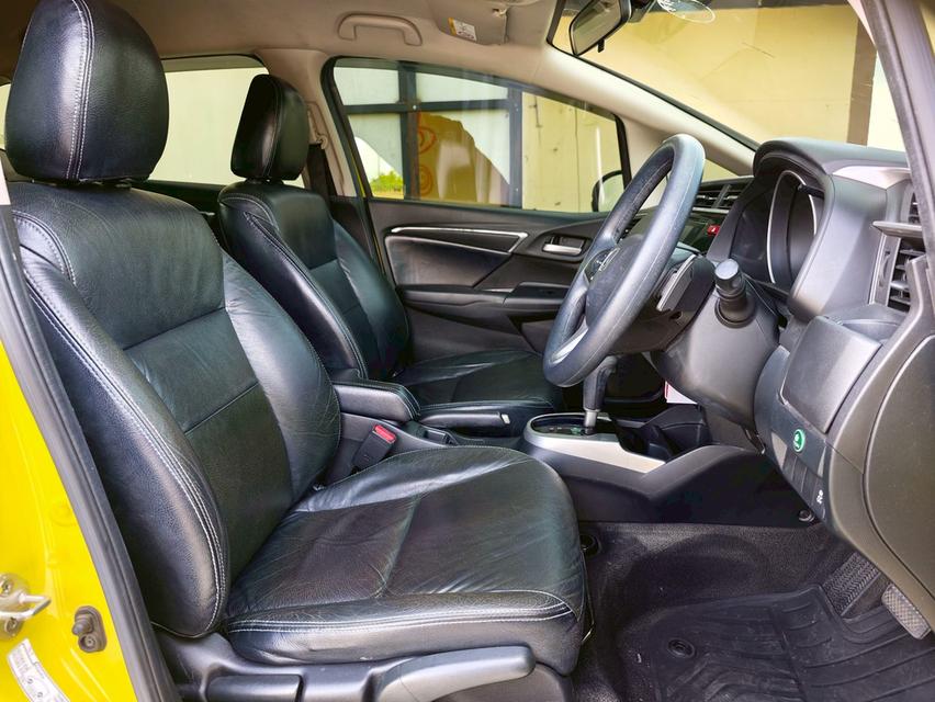 HONDA  JAZZ GK 1.5 SV Top Y2015. สีเหลือง ออโต้  20