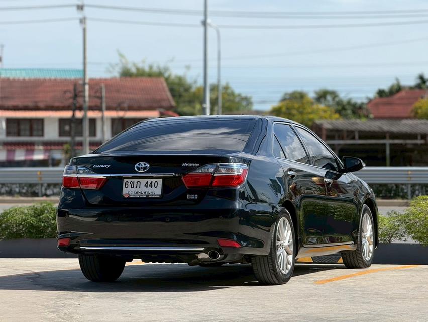 TOYOTA CAMRY, 2.5 HV PREMIUM โฉม ปี12-18 สีดำ เกียร์ออโต้ เบนซิน/ไฮบริด ตัวท็อปสุด มือเดียวป้ายแดง 👉ไมล์แท้ 128,239 km. คู่มือบุ๊คเซอร์วิสครบ รูปที่ 4