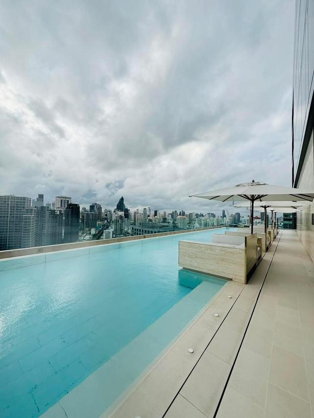”The Strand Thong Lor” is an ultra luxury condominium which located at the front of Soi Thong Lor just  1 minute walk to BTS Thong Lor Station . 2