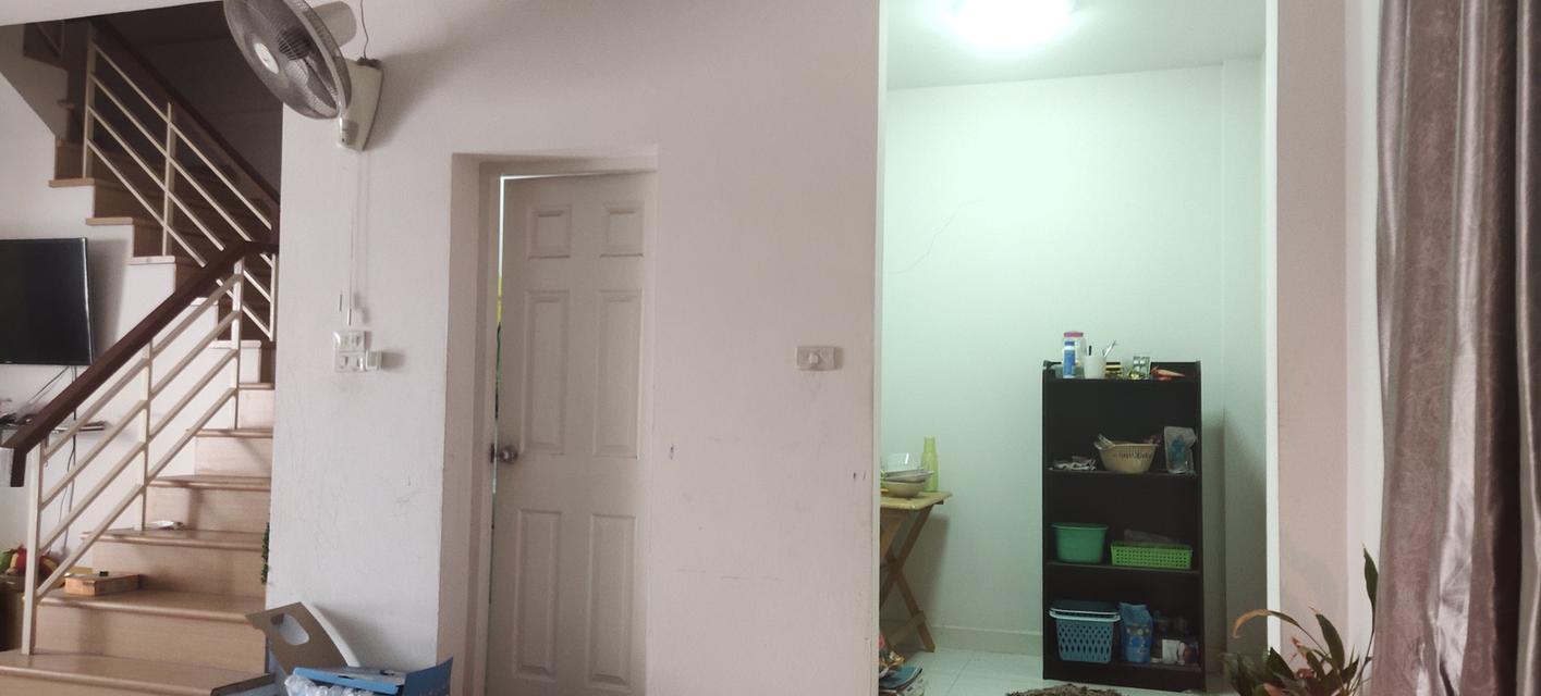 บ้านทาวน์โฮม 2 ชั้น หมู่บ้านทิพธนา ซอยเพชรเกษม 53 หลักสอง บางแค กทม. อยู่ใกล้สถานีรถไฟฟ้า BRT หลักสอง  รพ.เกษมราษฎร์  ห้างเดอะมาอล์บางแค  3 ห้องนอน 2