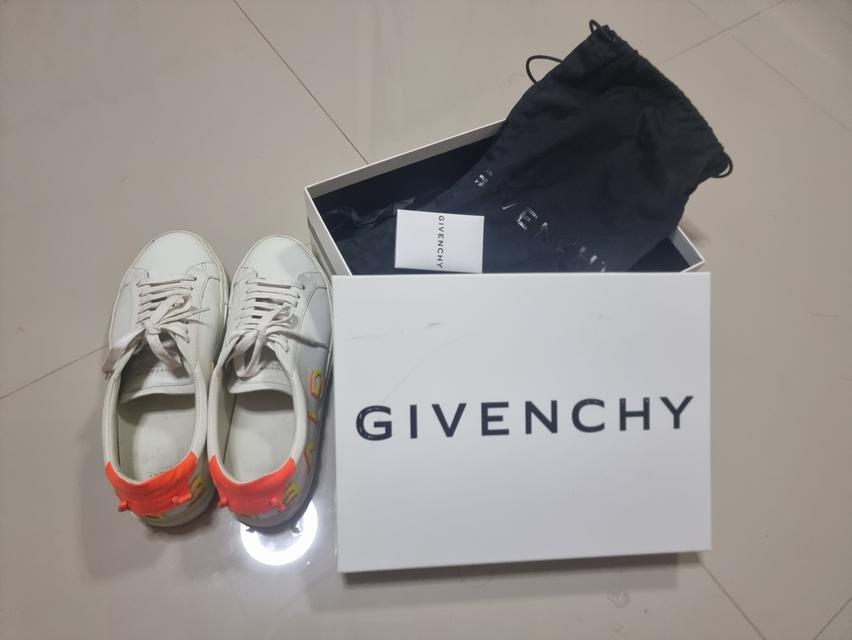 Givenchy 2