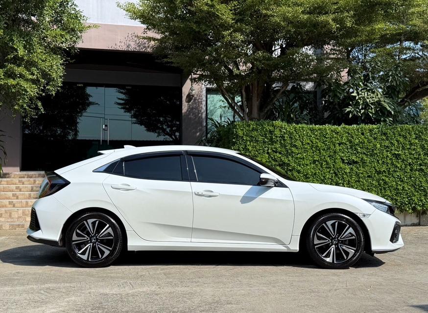 2019 HONDA CIVIC FK 1.5 TURBO รถมือเดียว รถวิ่งน้อยเพียง 60,000 กม สภาพป้ายแดง ประวัติศูนย์ครบ  รถไม่เคยมีอุบัติเหตุครับ รูปที่ 2