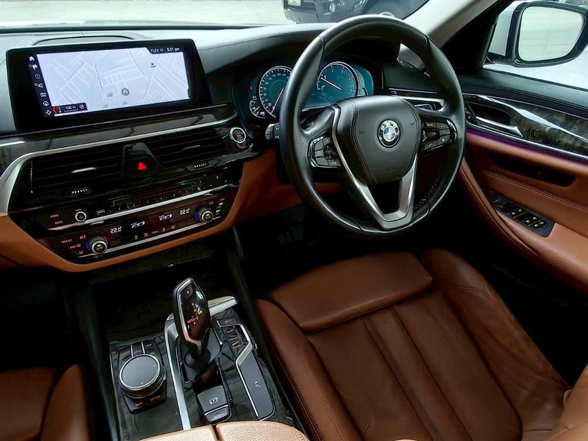 รถเข้าใหม่! BMW 520d Sport Line (G30) ปี 2018 สีขาว ดีเซลล้วน