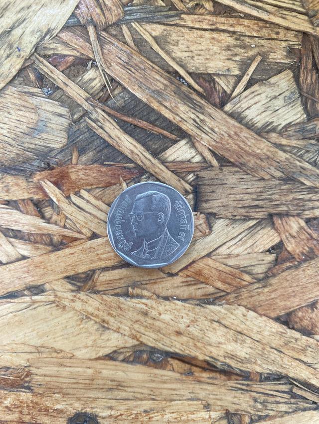 เหรียญห้าบาทรัชกาลที่๙ปี๒๕๔๓ รูปที่ 2