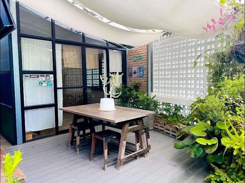 ขายร้านกาแฟพร้อมที่ดินติดถนน 6