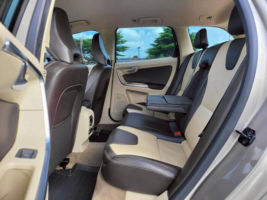 รหัสรถ NC341 VOLVO XC60 D4 Turbo (Diesel) เกียร์ไฟฟ้า 18