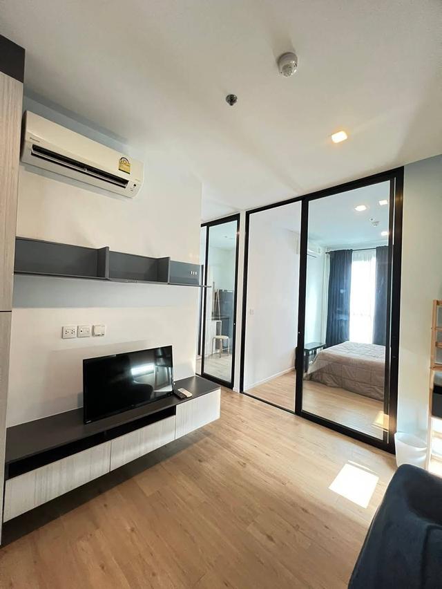 Notting Hill Condo Sriracha 11