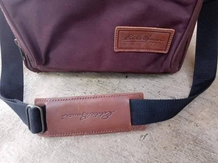 EDDIE BAUER กป.สะพาย+ถือทรงกล่อง ช่องใช้งานหลายช่อง ใส่อุปกรณ์กล้อง หรือของใช้อื่นๆ หัวซิปล็อคกุญแจได้ สภาพดี รูปย่อยที่ 2
