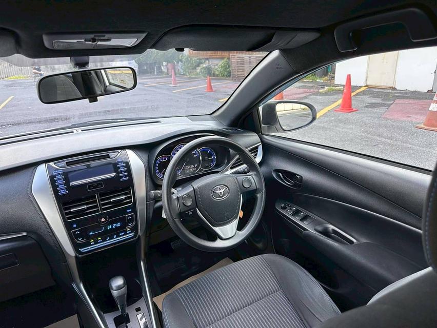 TOYOTA YARIS Ativ 1.2 E Hatchback สีขาว ปี 2019 16