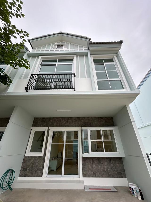 🏡🤍 ให้เช่าด่วน! ทาวน์โฮมสไตล์มินิมอล-หลังริม Villaggio 2 ศรีนครินทร์-บางนา Pet Friendly 🐶 ใกล้ Mega Bangna เพียง 5 นาที! 1