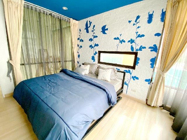 คฤหาสน์หรู แนวตั้งเฟอร์ครบ 3 ชั้น ตลาดสดท่าอิฐ 1.5 กม. MRT บางรักใหญ่ 600 ม.ให้เช่าพร้อมเฟอร์ 5แอร์ 37 ตร.วา. นานาชาติดี 3