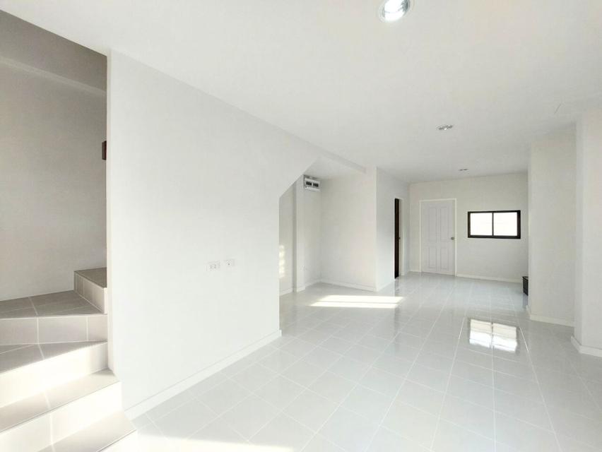 ให้เช่าทาวน์โฮม หลังมุม 26 ตรว. พื้นที่ข้างบ้านกว้าง 2 เมตร เจษฎา 11 รังสิต คลอง 2 ใกล้นิคมนวนคร เดินทางสะดวก เชื่อมออกพหลโยธินได้ 6