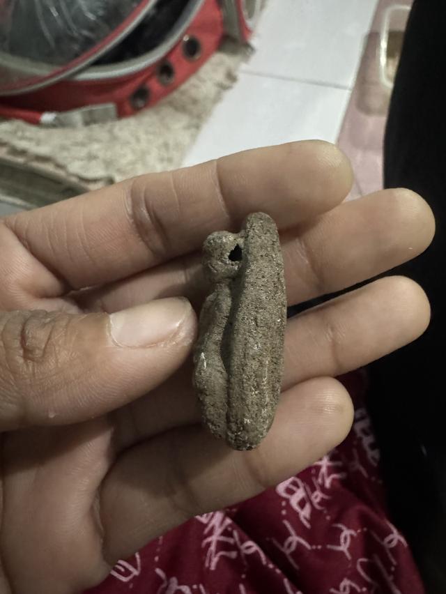 วัตถุในภาพคือ พระเครื่องหลวงปู่ทวด พิมพ์หลังเตารีด รูปที่ 10