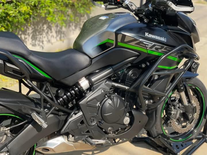 Kawasaki Versys สีดำ 8