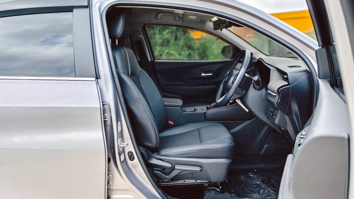 Toyota Yaris Ativ 1.2Premium Sport ปี23 13