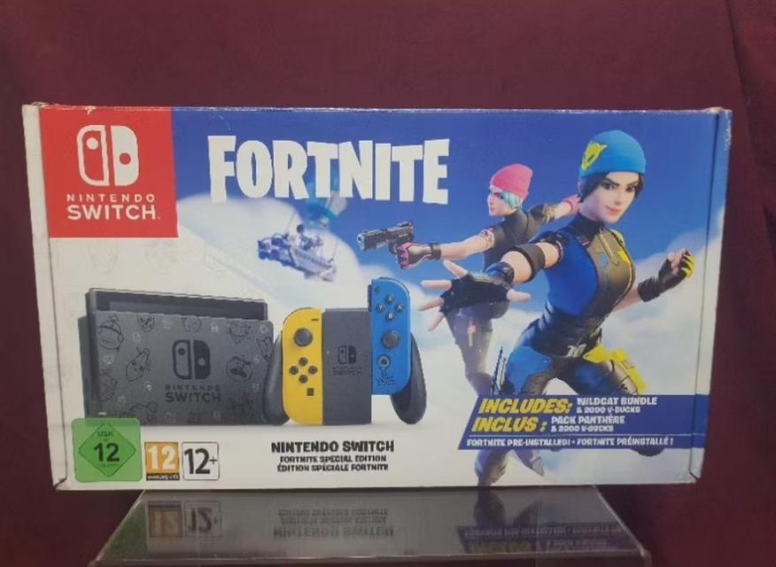 เครื่องเล่นเกม Nintendo Switch Fortnite Special Edition 1